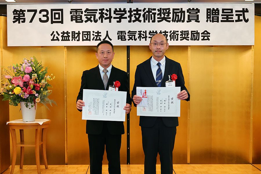 奨励賞受賞を祝して壇上にて記念撮影