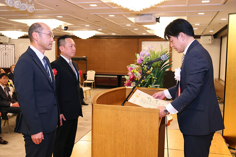文部科学大臣賞の贈呈